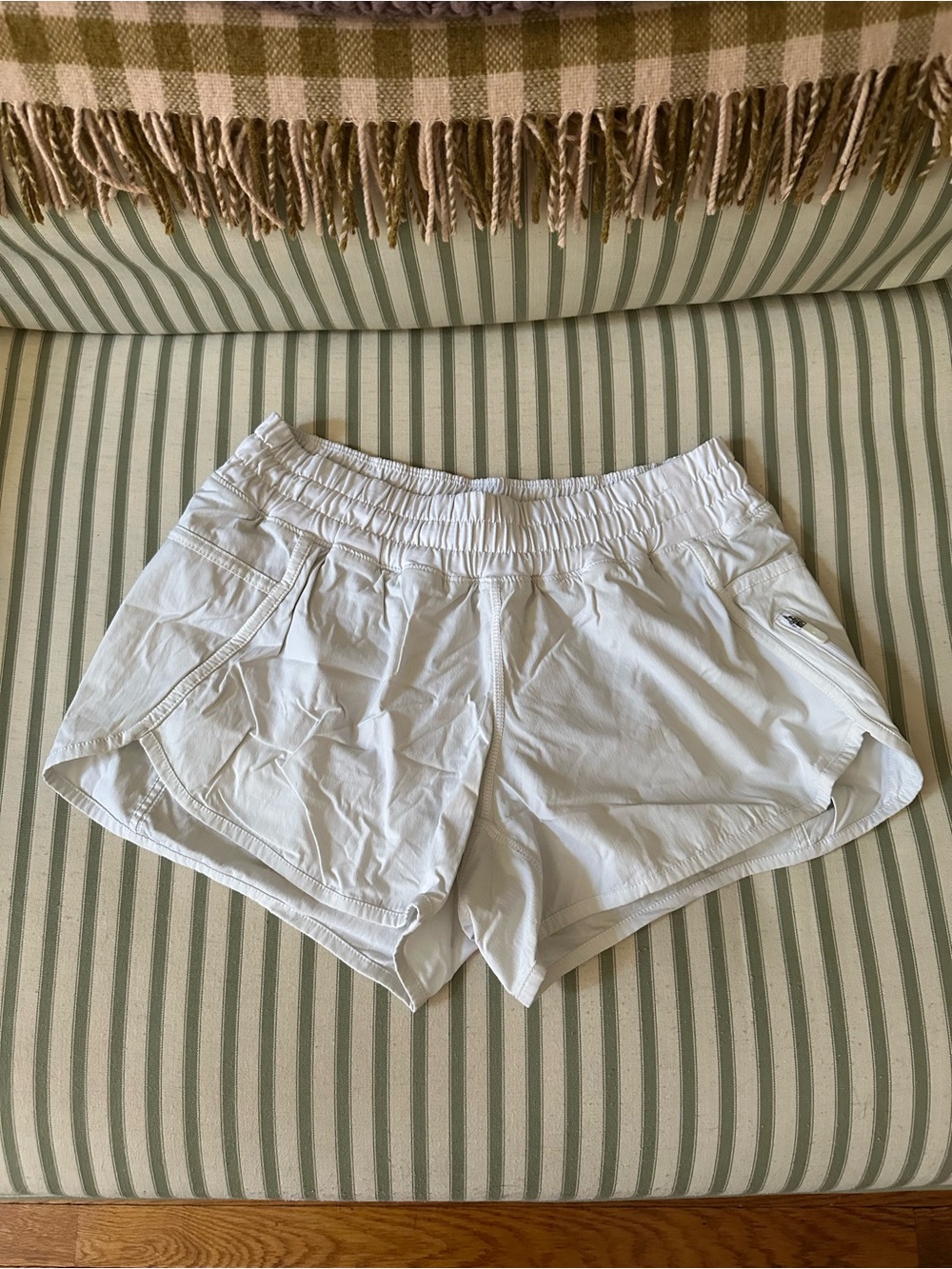 lululemon tracker shorts